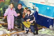 Max Krückl mit Frau Ginette und Kindern im neuen Schnee 